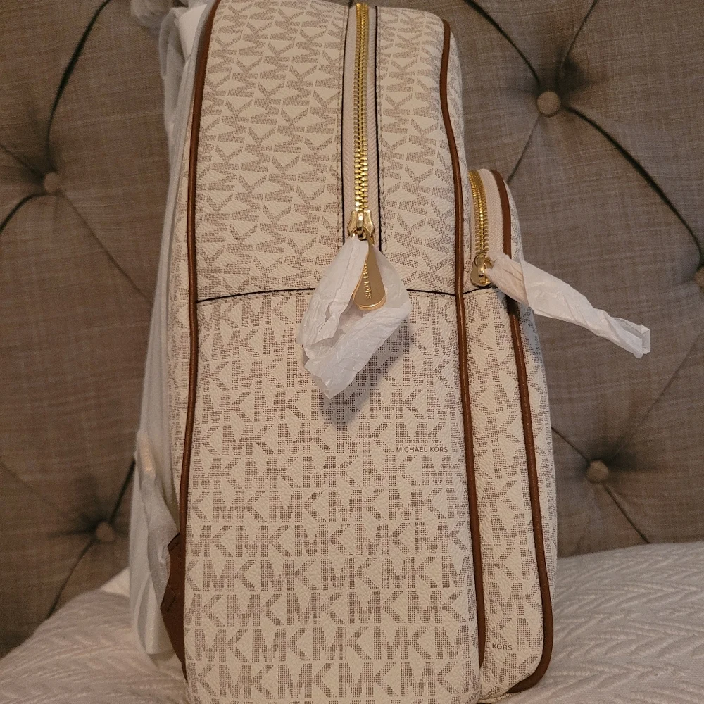 Backpack - Picture 2 of 4